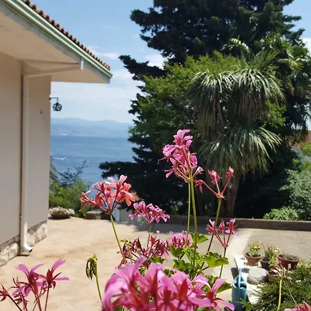 Josephine's Garden Apartment *